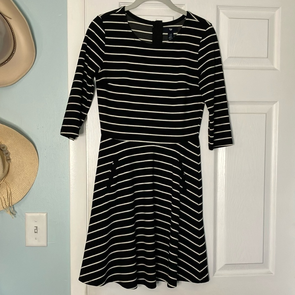 Gap black and white striped dress